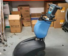 Genie B scrubber dryer