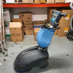 Genie B scrubber dryer
