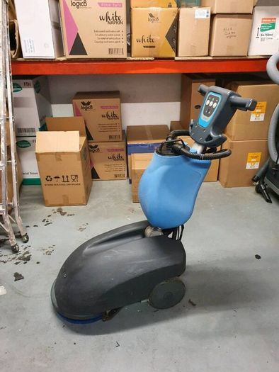 Genie B scrubber dryer