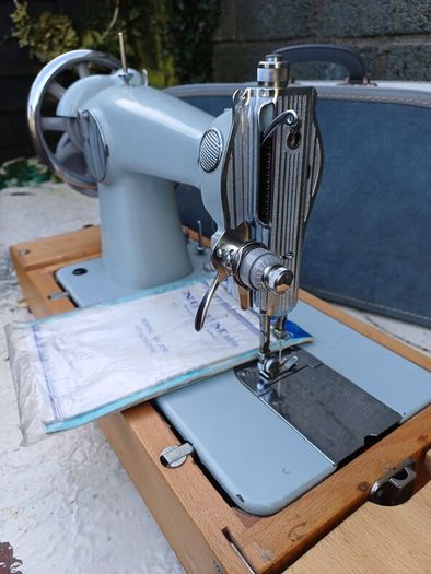 1960s Novum Manual Sewing Machine
