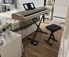 Yamaha Portable Grand DGX-505