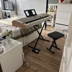 Yamaha Portable Grand DGX-505