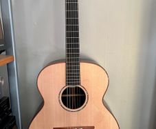 lowden 0 35 (custom kneck)Bog oak Lutz top