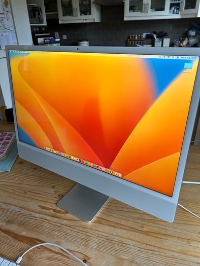 iMac - 24-inch Silver iMac with 4.5K Retina display