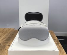 Apple Vision Pro, Excellent Condition
