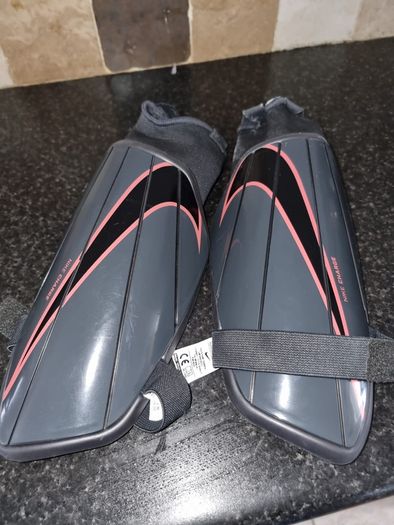 Hockey Trainers plus knee guard