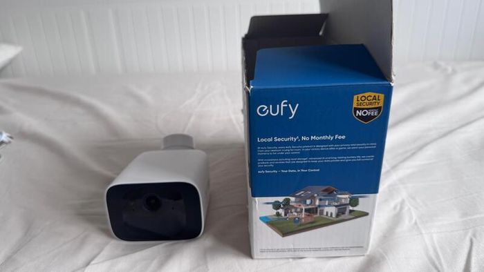 Eufy Solocam C210 with Solar Panel - Like new, hardly used