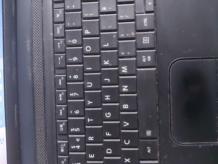 Toshiba Satellite Model C50-A-16C, Intel Pentium CPU B960, 2.2 GHz, 6GB Ram, 1 Terrabyte HDD, Microsoft Edge, Chrome, and VLC