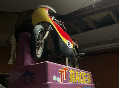 Vintage racer amusement ride