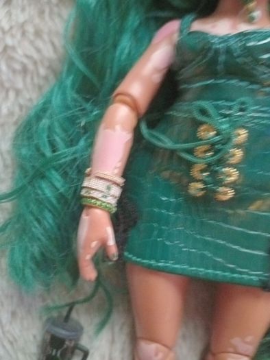 Jewel ritchie rainbow high doll