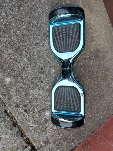 Hoverboard, no charger, not tested in very good cosmetic condition