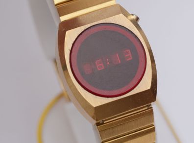 Vintage LadiesTimeband LCD Watch