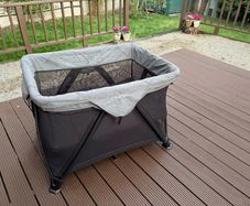 Nuna Sena Travel Cot & Playpen - Excellent Condition with Travel Bag
