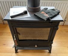 Snuggle S11 11kW multi-fuel stove & Flue