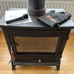 Snuggle S11 11kW multi-fuel stove & Flue