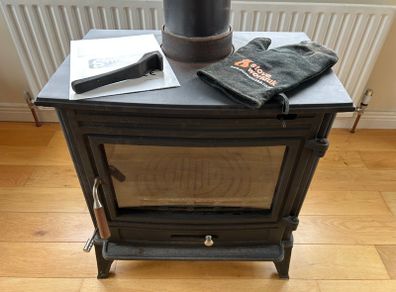 Snuggle S11 11kW multi-fuel stove & Flue