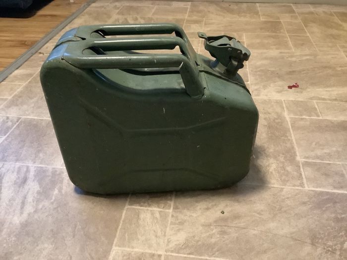 Oil container
