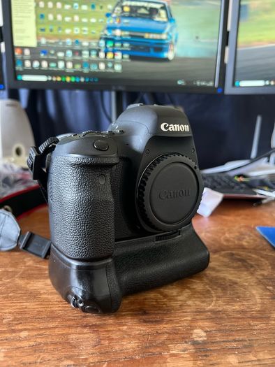 Canon 6D Mark ii Body + Battery Grip