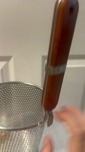 colander food strainer with wooden hook handle