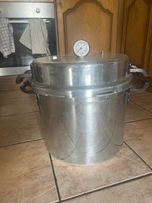 pressure cooker