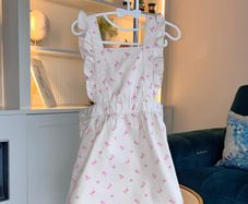 Gorgeous Girls Cream & Pink Floral Pinafore Dress from GAP Kids Size: Age 3 Years / 98-100cm