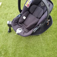 Sirona Z i-Size Car Seat Base and Car seat with isofix