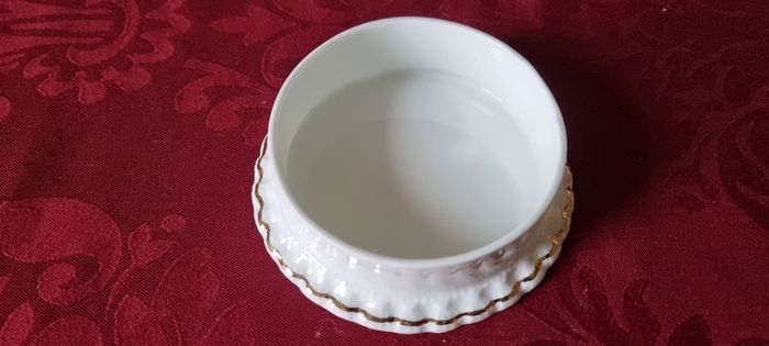 Crown Fine Bone China Gold Gilt Floral Spray Jewelry Trinket Box / Dish With Lid Made In England
