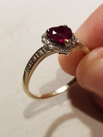 9 ct  gold ring Rubies and diamonds