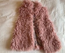 Girls gorgeous pink fur gilet from Zara 5 6