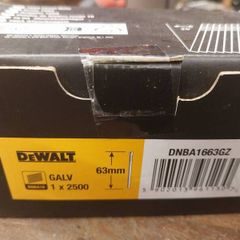 Dewalt galvanized angled finish nails 16GA x 63mm 2500 pack