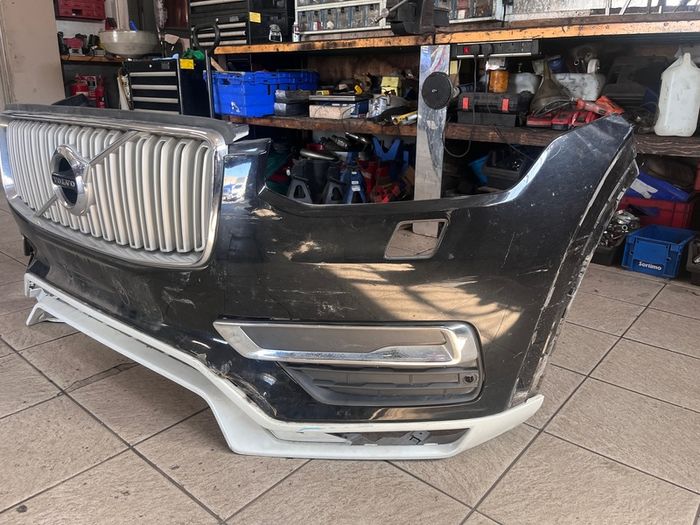 Volvo xc90 bomper with grill