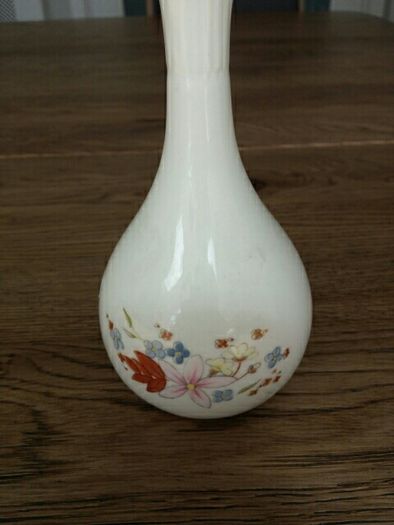 Wedgwood bud vase meadow sweet collection