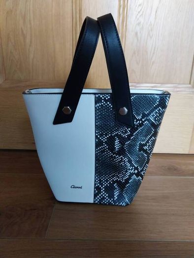 Hand bag