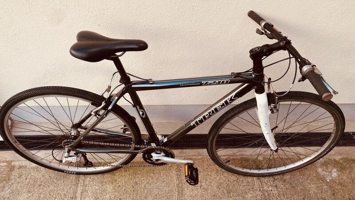 Trek Multitrack 7210 Hybrid Bike  Large 250