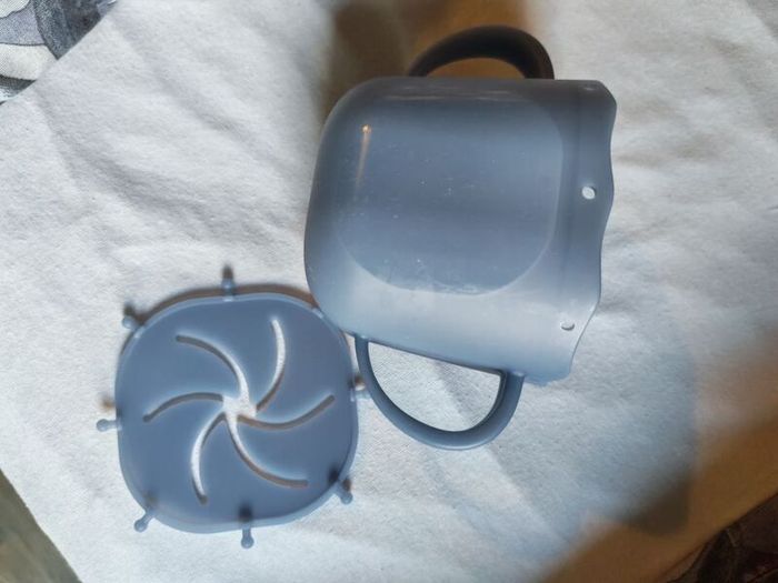 Sillicone snack cup & pacifier clip