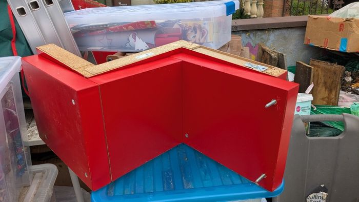 2 IKEA Z shelves red