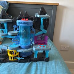 Imaginext Electric Batcave toy