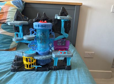 Imaginext Electric Batcave toy
