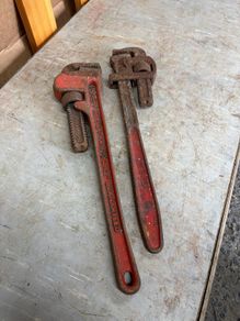 pipe wrench
