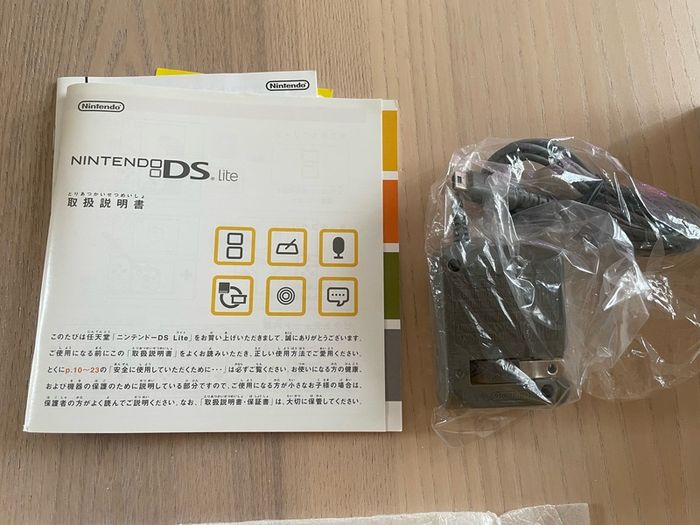 Modded Nintendo ds lite crystal white USG 001 boxed with manual with Flash Card 8gb with Games and retro games pokemon