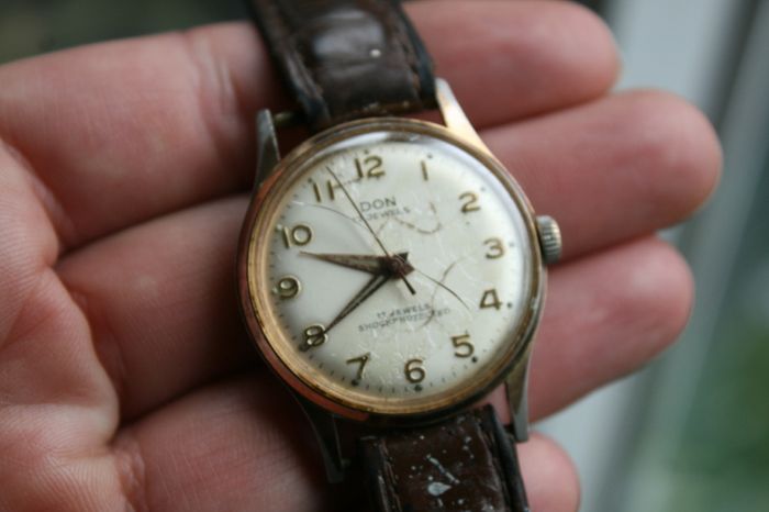 Vintage Mechanical Hand-Winding Wristwatche (works well)