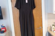 Primark  Black  Dress.   S.14- 16.  B.N.W.T.