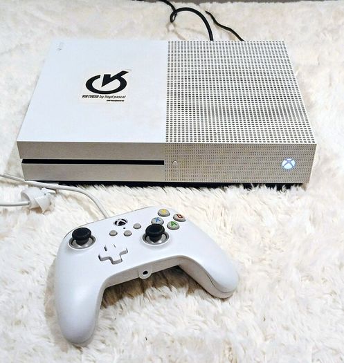 Microsoft Xbox One S 1TB White Console Bundle Fully Tested