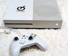 Microsoft Xbox One S 1TB White Console Bundle Fully Tested