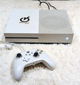 Microsoft Xbox One S 1TB White Console Bundle Fully Tested