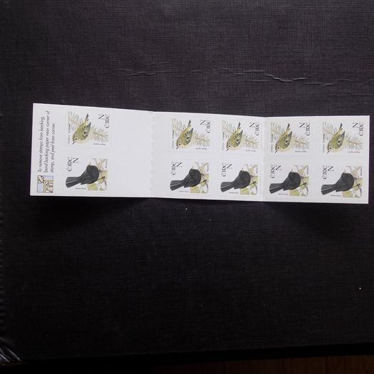 Ireland 2001 "N" Value.Blackbird/Goldcrest.Self Adhesive stamps Booklet.MNH.