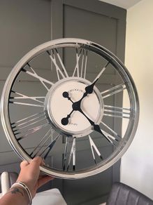 Wall clock