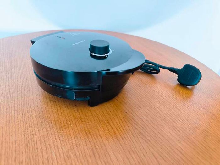 Waffle maker. Swan G3F Electric Waffle Maker. Excellent Condition