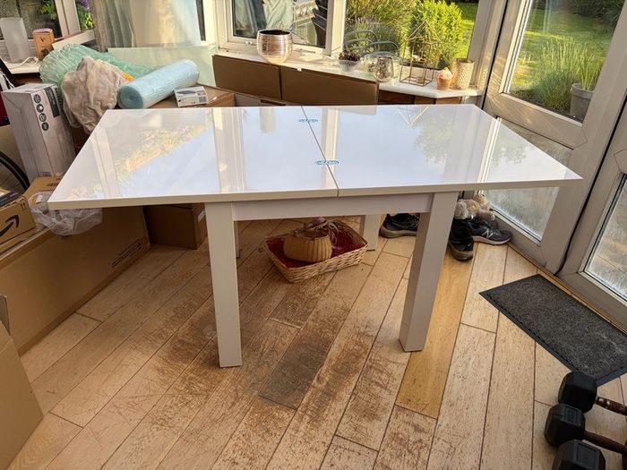 White High Gloss Extending Kitchen Table (80cm to 160cm)