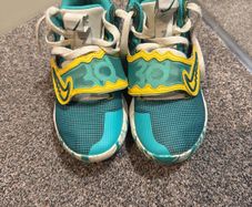 boys Nike trainees